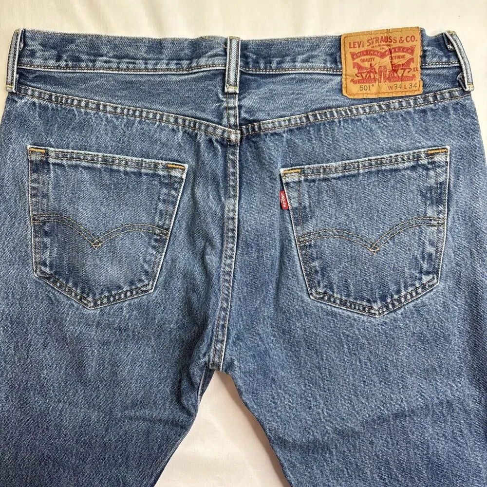 Levi's 501 Men's Jeans Size 34x34 Blue Denim Red Tab Straight button front.